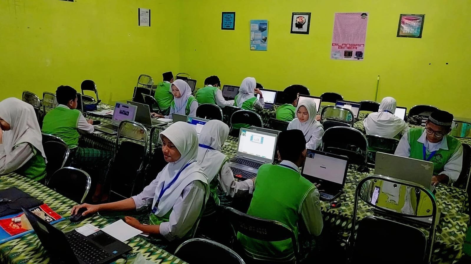 Pelaksanaan ANBK SMPIT Al Qomar Berjalan Lancar dan Tertib 25-26 Agustus 2025